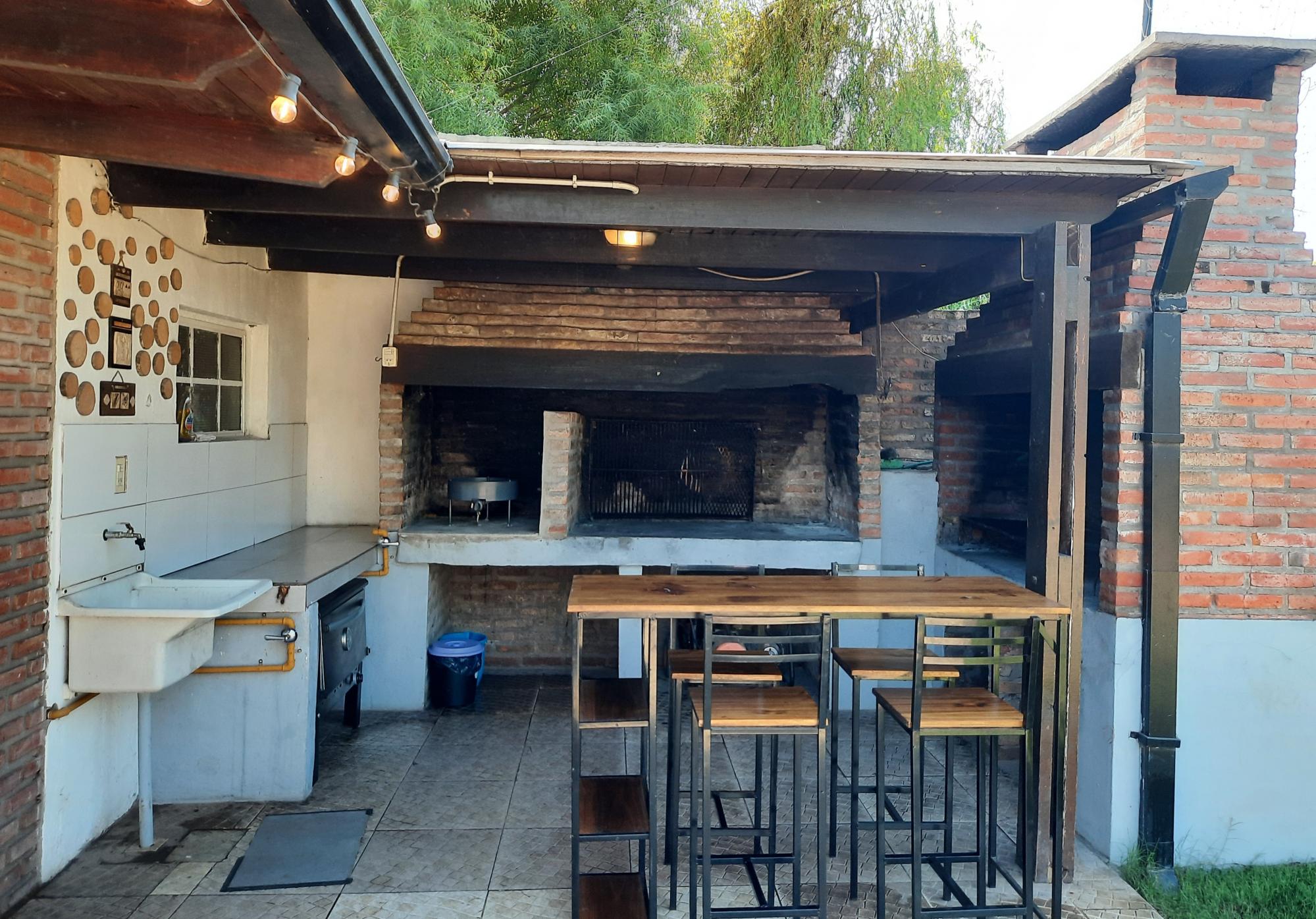 2 parrilleros, Horno pizzero,  mechero y disco de arado